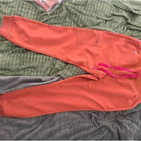 FIGS brand scrub sets (x3) - Picture 4 of 6